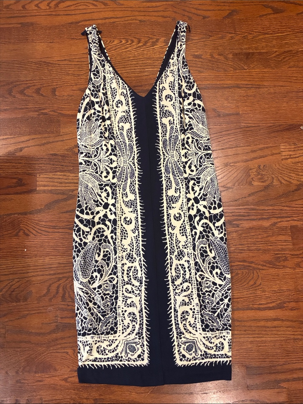 Artelier Nicole Miller  Sleeveless Navy and Cream V-Neck Patterned Dress size 12